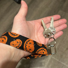 Load image into Gallery viewer, Pumpkin KeyFob Wristlet
