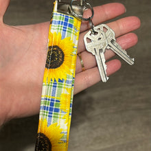 Load image into Gallery viewer, Sunflower KeyFob Wristlet
