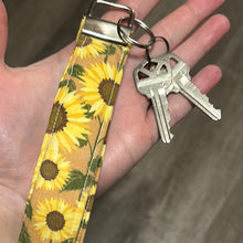 Load image into Gallery viewer, Sunflower KeyFob Wristlet
