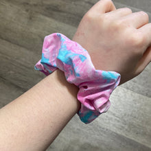 Load image into Gallery viewer, Cotton candy scrunchies
