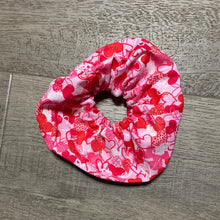 Load image into Gallery viewer, Heart scrunchie
