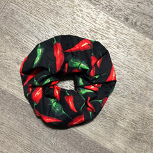 Load image into Gallery viewer, Pepper scrunchie
