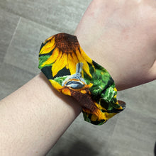 Load image into Gallery viewer, Bird sunflower scrunchie
