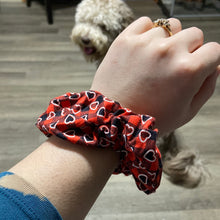 Load image into Gallery viewer, Heart plaid scrunchie
