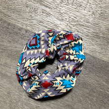 Load image into Gallery viewer, Patterned scrunchie
