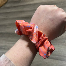 Load image into Gallery viewer, Spring floral scrunchie
