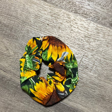 Load image into Gallery viewer, Bird sunflower scrunchie
