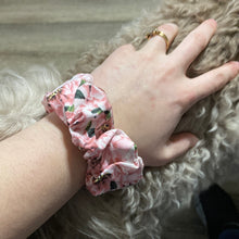 Load image into Gallery viewer, Rose scrunchie
