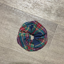 Load image into Gallery viewer, Darn plaid scrunchie
