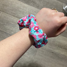 Load image into Gallery viewer, Blue flower scrunchie
