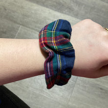 Load image into Gallery viewer, Darn plaid scrunchie
