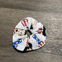 Load image into Gallery viewer, Betty boop USA scrunchie
